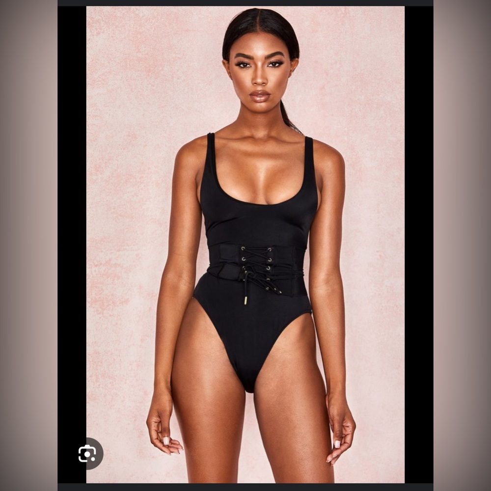 ☀️Delphi Swimsuit 🖤 adorable